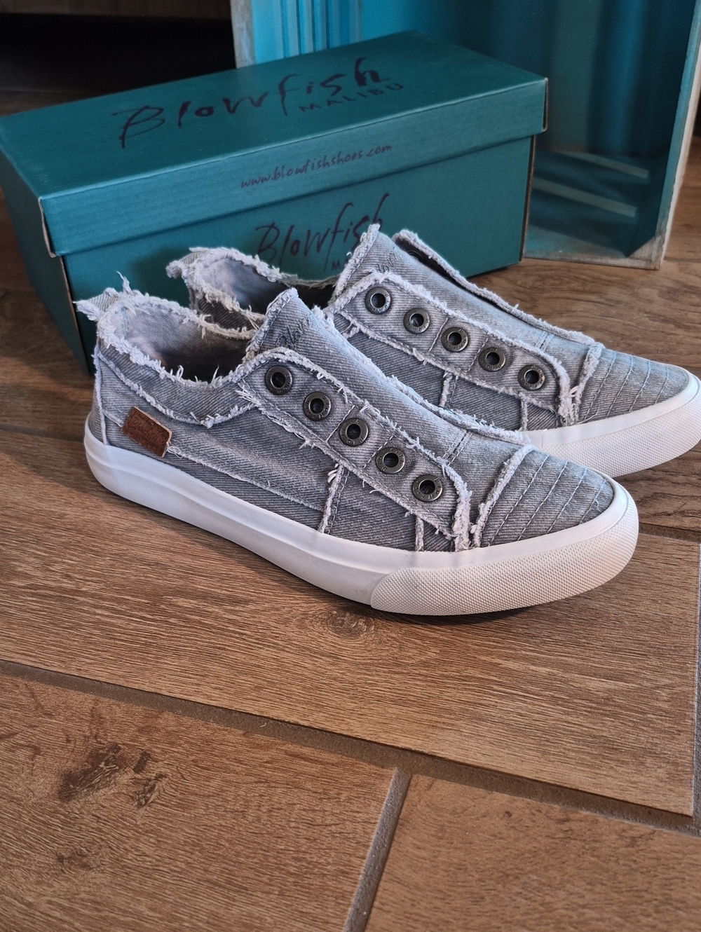 8.5  Light Denim Gray Slip-On Canvas Sneakers Shoes
